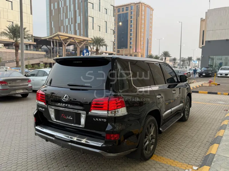 2013 لكزس إل إكس 570