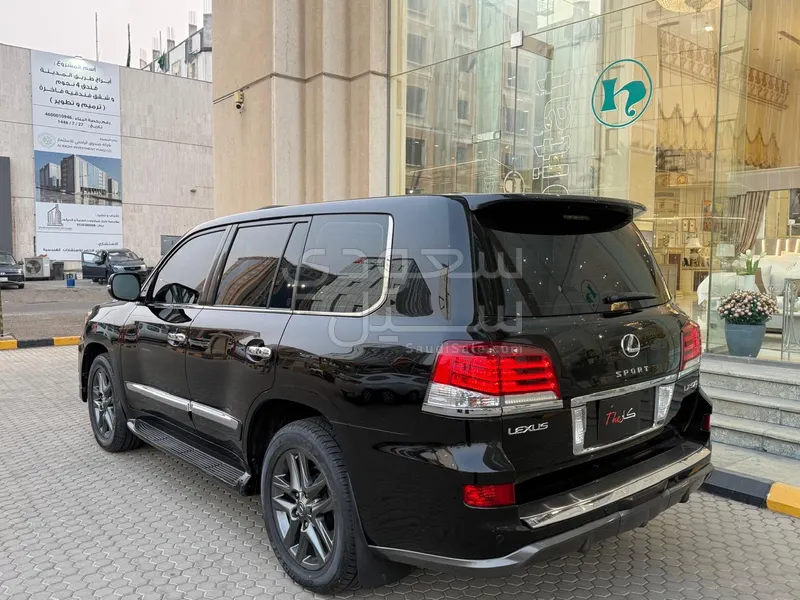 2013 لكزس إل إكس 570