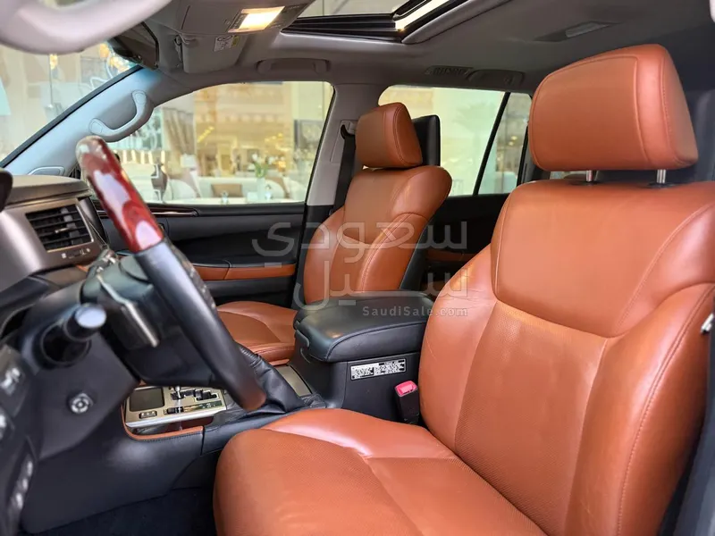 2013 لكزس إل إكس 570