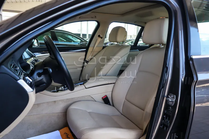 2013 بي ام دبليو الفئة الخامسة 520 أي