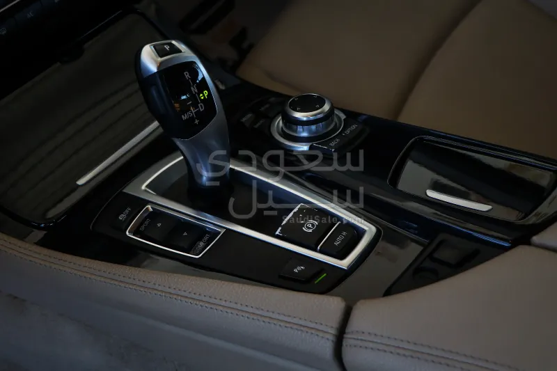 2013 بي ام دبليو الفئة الخامسة 520 أي