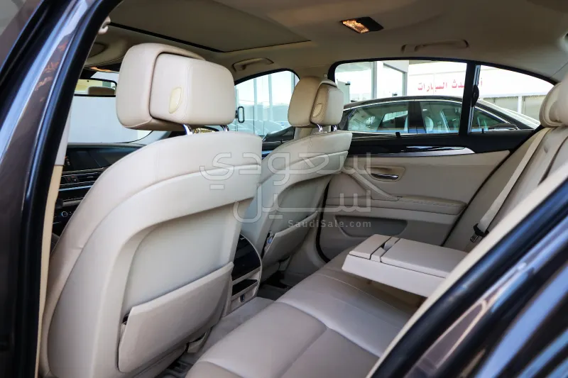 2013 بي ام دبليو الفئة الخامسة 520 أي