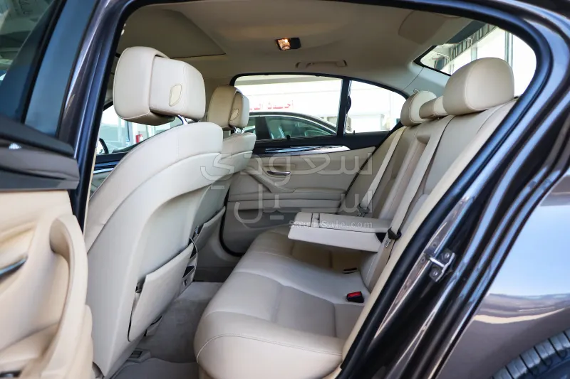 2013 بي ام دبليو الفئة الخامسة 520 أي