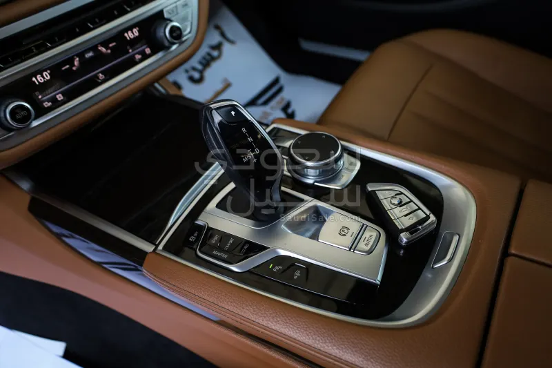 2021 بي ام دبليو الفئة السابعة 730 إل أي