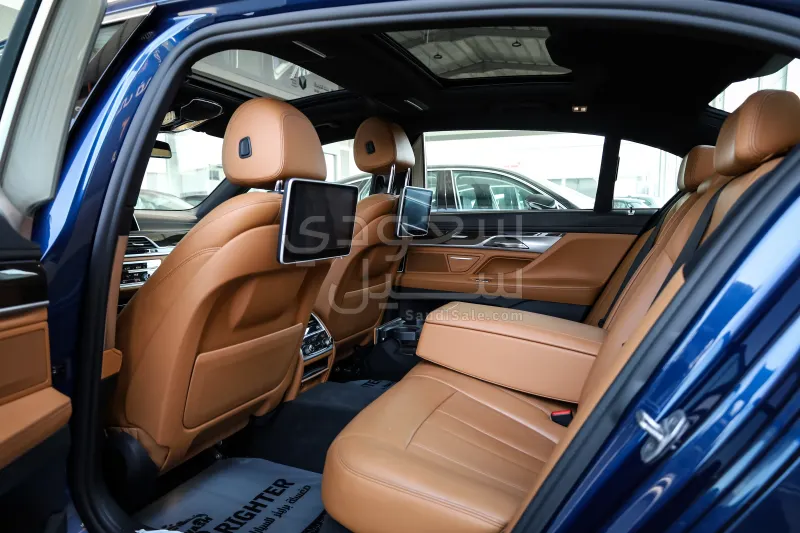 2021 بي ام دبليو الفئة السابعة 730 إل أي