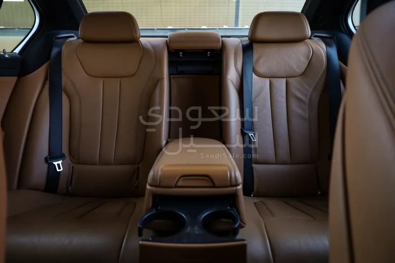 2021 بي ام دبليو الفئة السابعة 730 إل أي