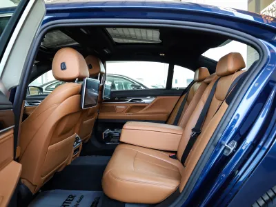 2021 بي ام دبليو الفئة السابعة 730 إل أي