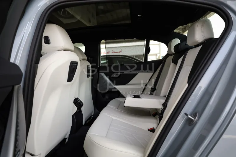 2026 بي ام دبليو الفئة الخامسة 520 أي