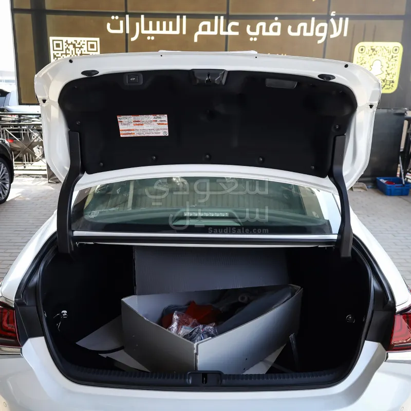 2025 لكزس إي إس 350