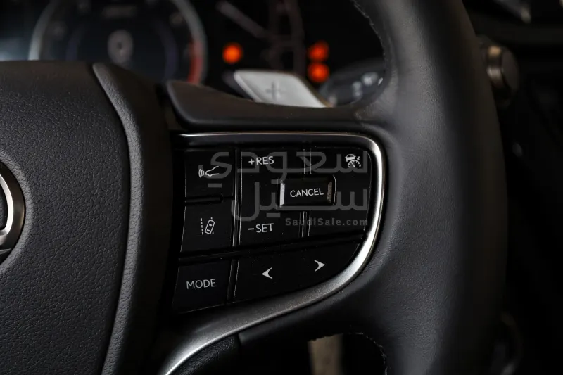 2025 لكزس إي إس 350