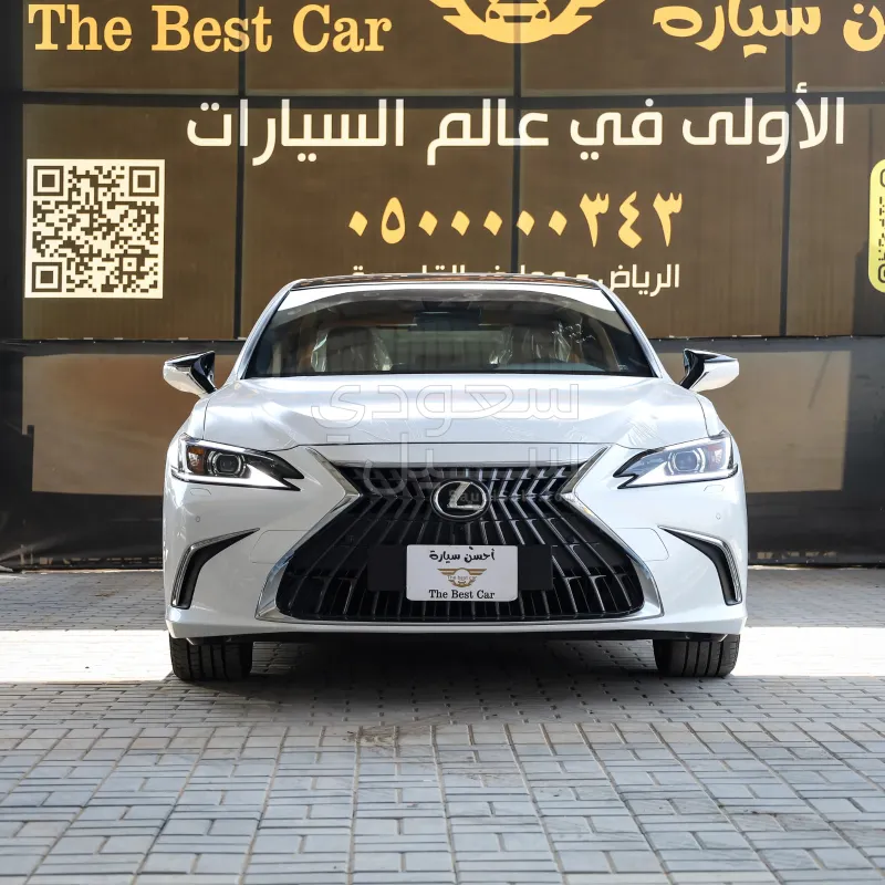 2025 لكزس إي إس 350