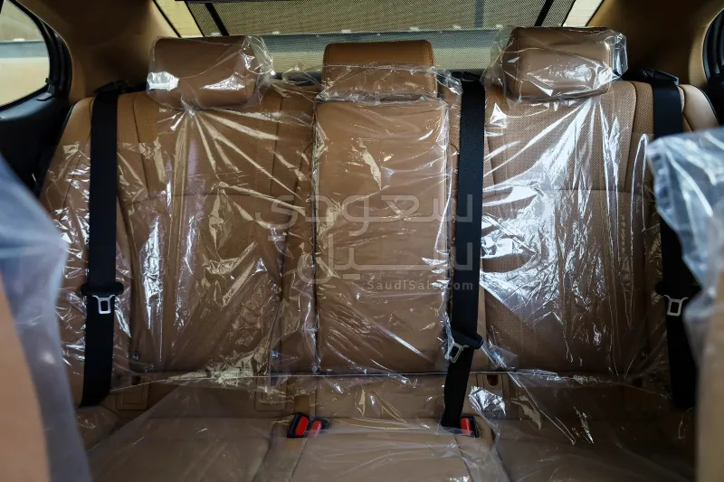 2025 لكزس إي إس 350