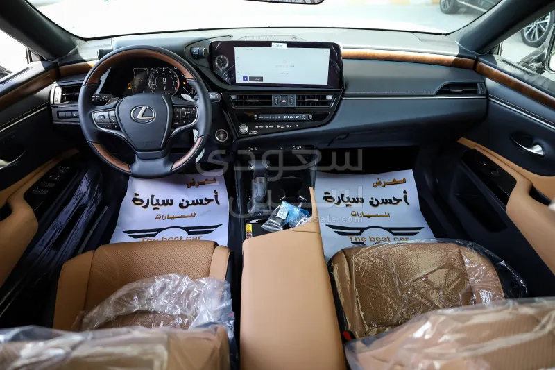 2025 لكزس إي إس 350