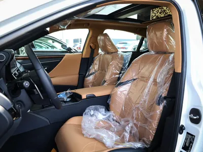 2025 لكزس إي إس 350