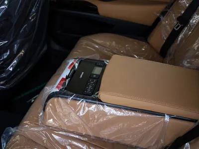 2025 لكزس إي إس 350