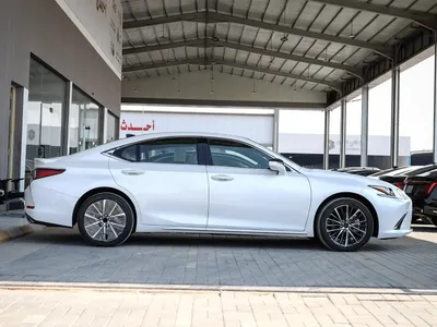 2025 لكزس إي إس 350