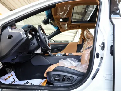 2025 لكزس إي إس 350