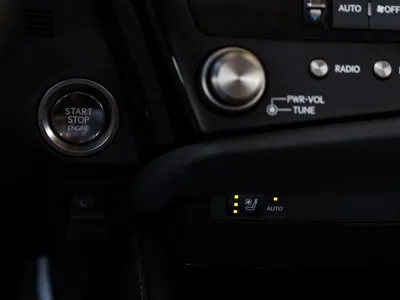 2025 لكزس إي إس 350