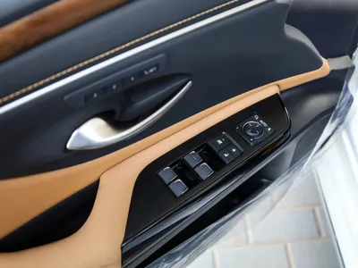 2025 لكزس إي إس 350