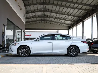 2025 لكزس إي إس 350