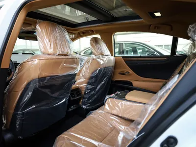 2025 لكزس إي إس 350