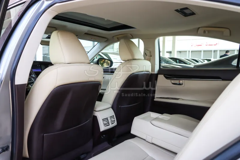 2016 لكزس إي إس 350