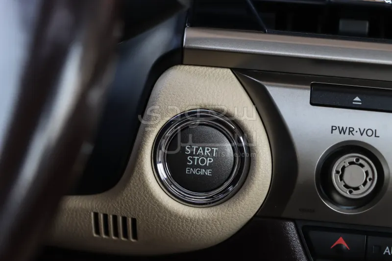 2016 لكزس إي إس 350