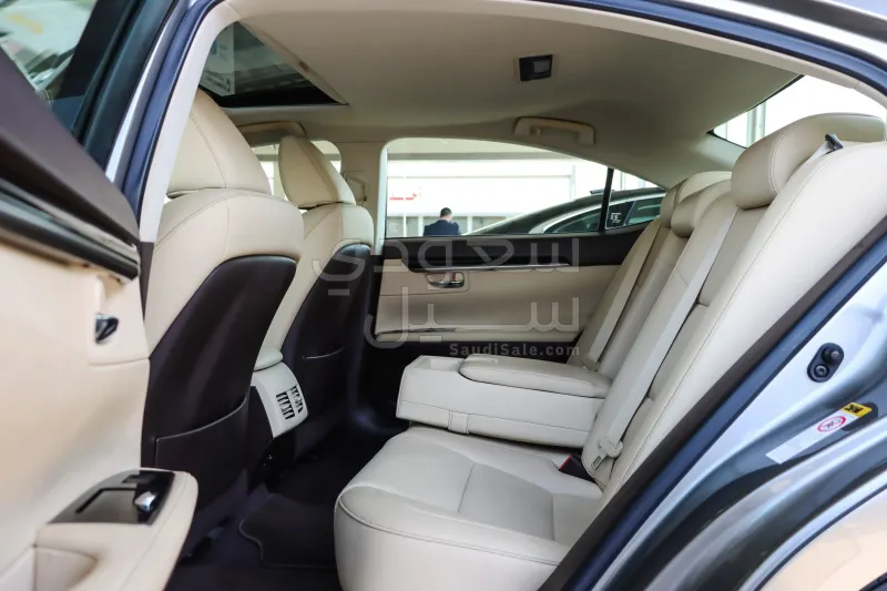 2016 لكزس إي إس 350