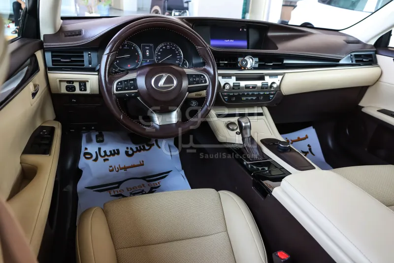 2016 لكزس إي إس 350