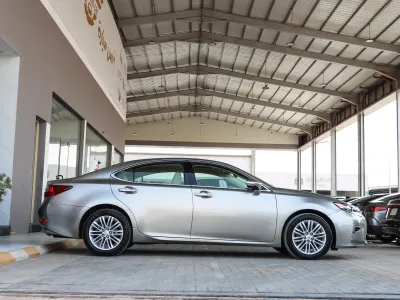 2016 لكزس إي إس 350