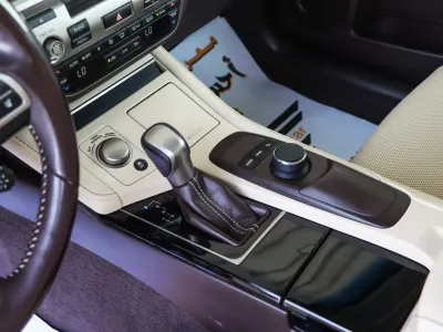 2016 لكزس إي إس 350