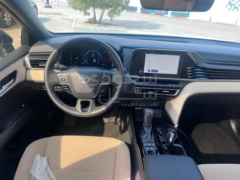 2025 تويوتا كامري ال اي