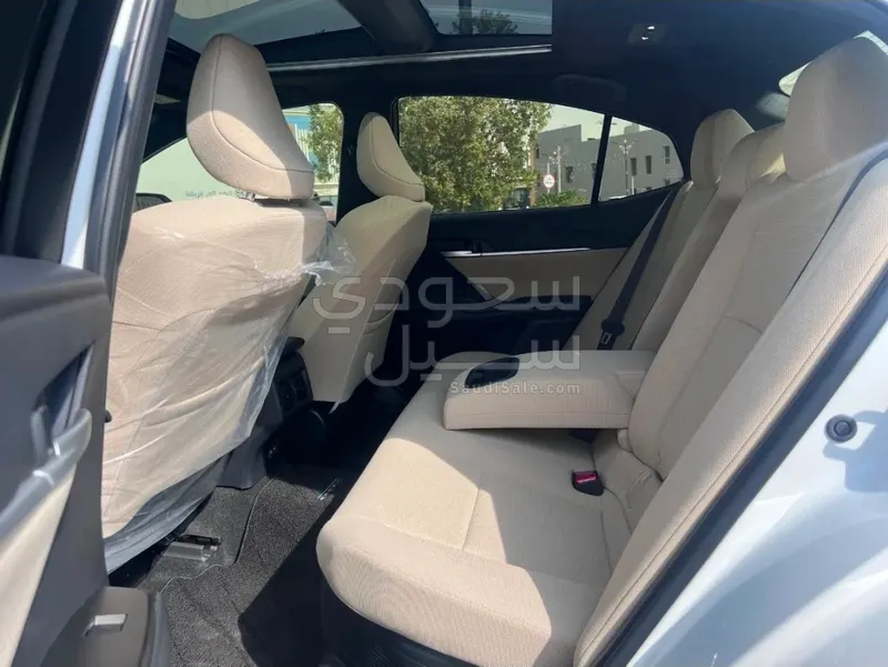 2025 تويوتا كامري ال اي