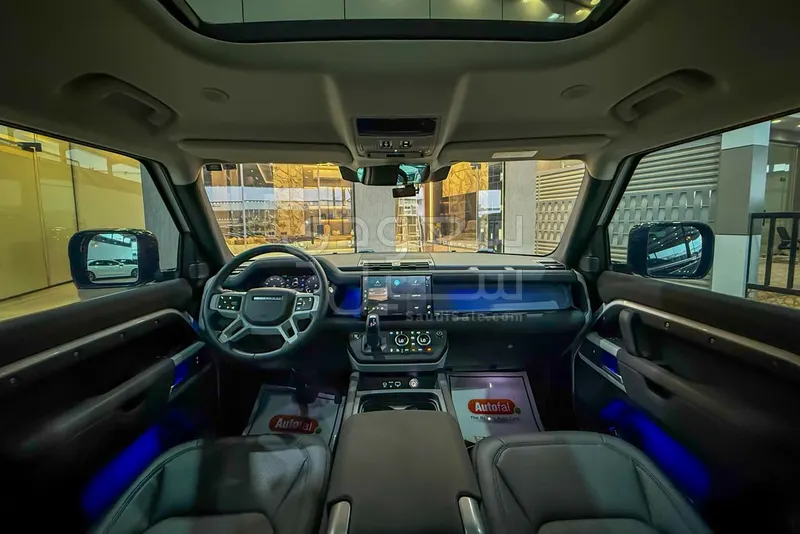 2023 Land Rover Defender SE