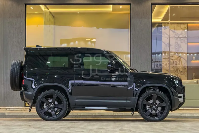 2023 Land Rover Defender SE