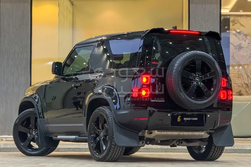 2023 Land Rover Defender SE