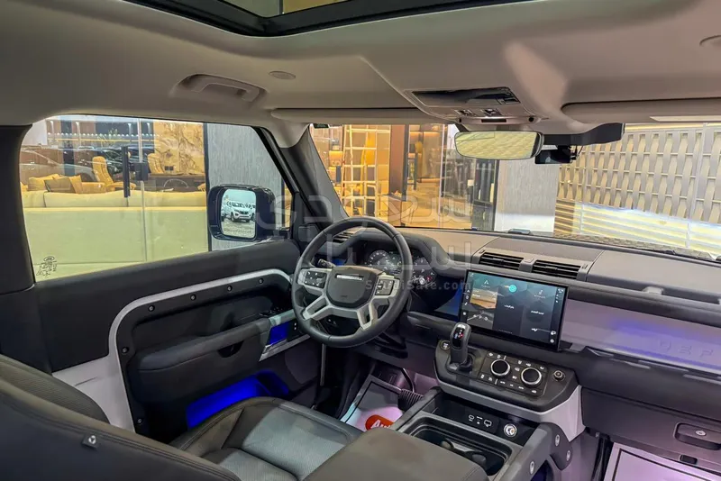 2023 Land Rover Defender SE