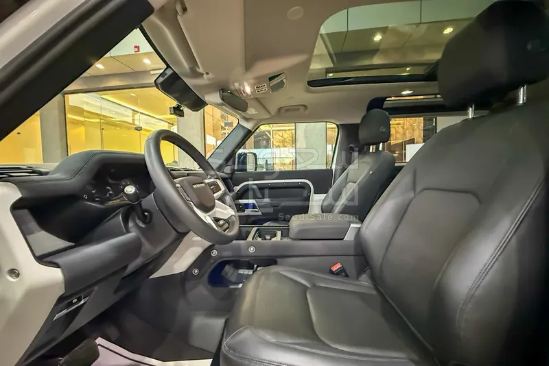 2023 Land Rover Defender SE