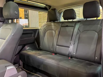 2023 Land Rover Defender SE