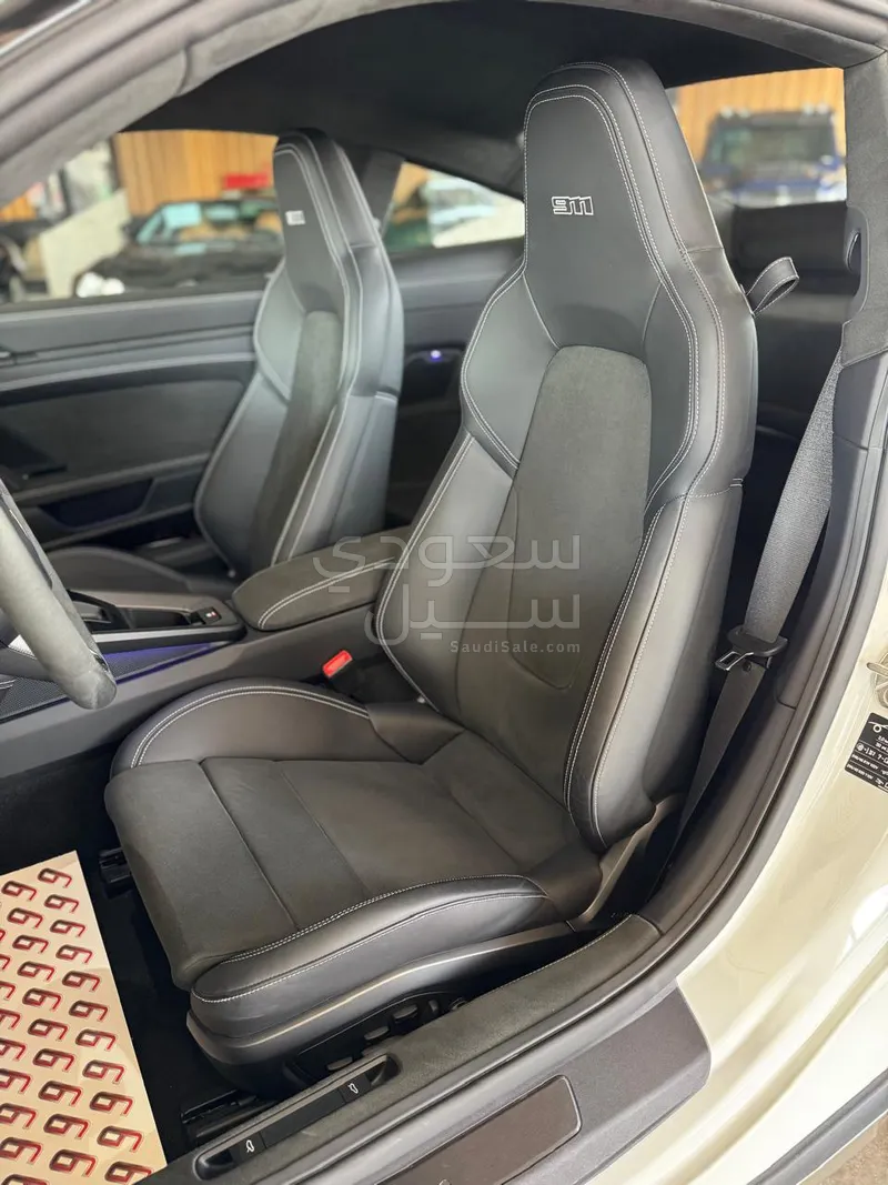 2023 Porsche 911 Dakar