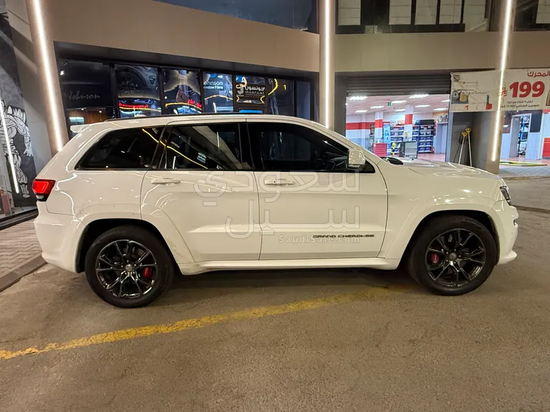 2014 جييب جراند شيروكي اس ار تي