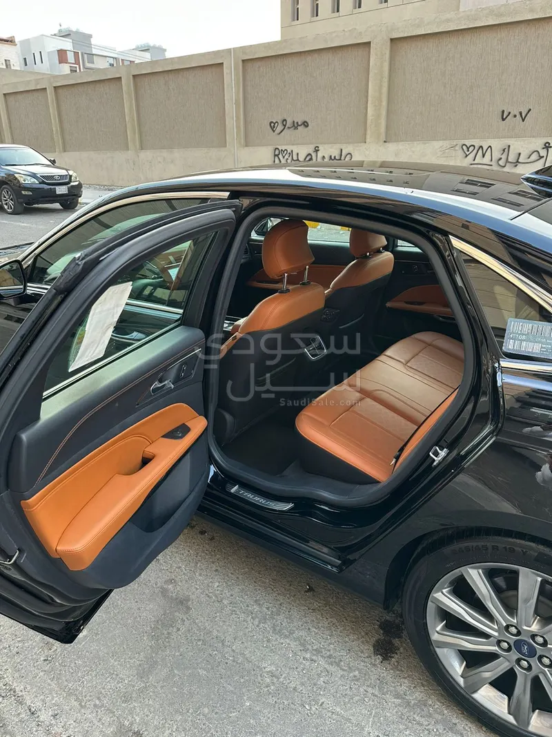 2021 فورد توروس تايتينيوم