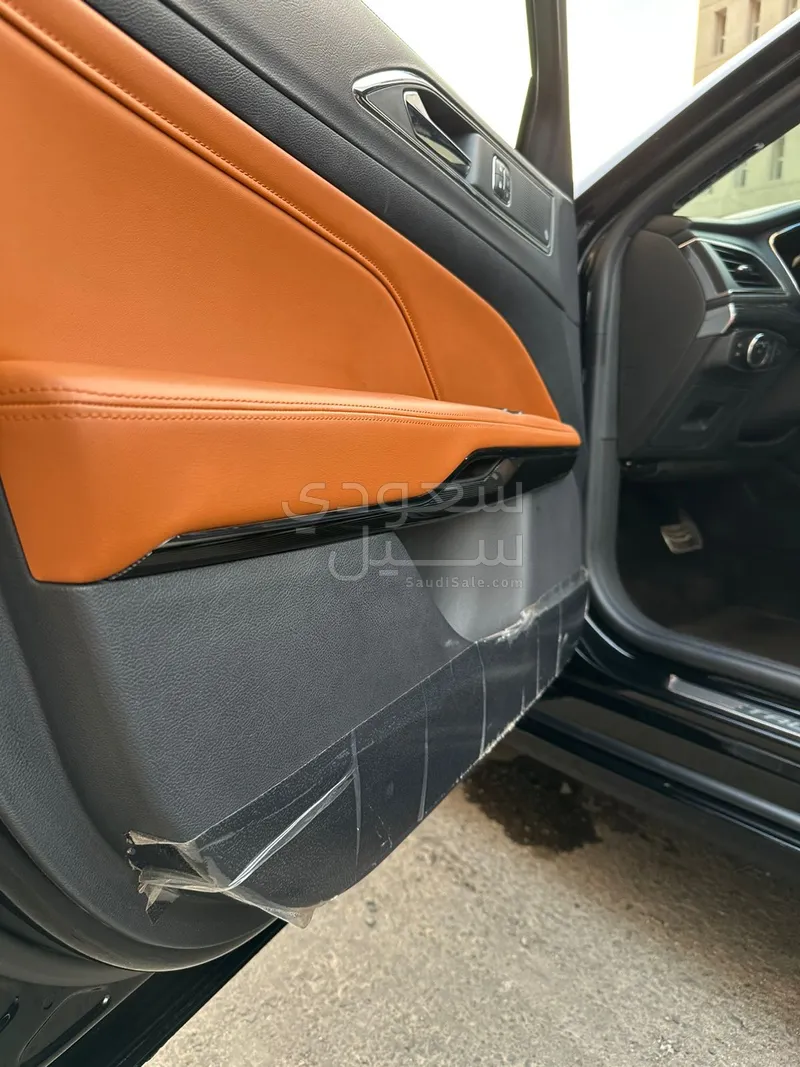 2021 فورد توروس تايتينيوم