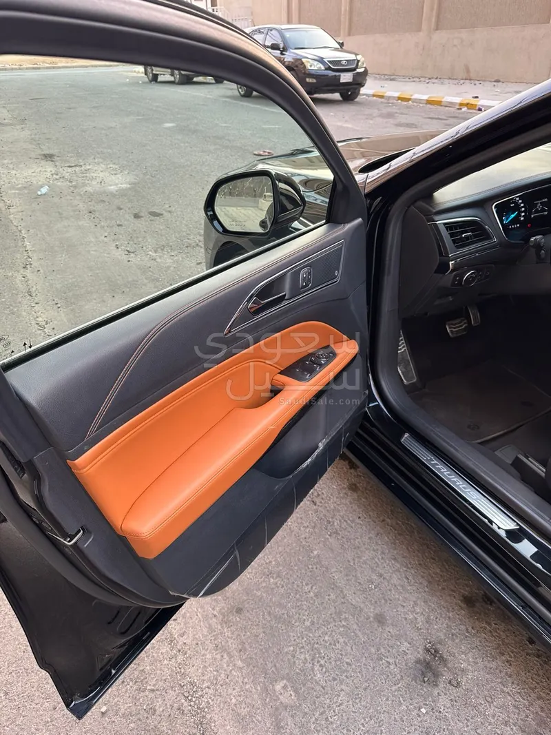 2021 فورد توروس تايتينيوم