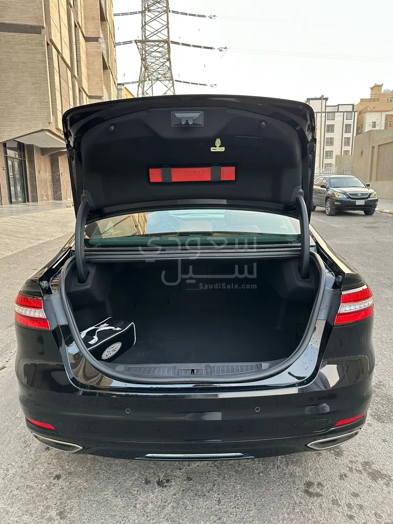 2021 فورد توروس تايتينيوم