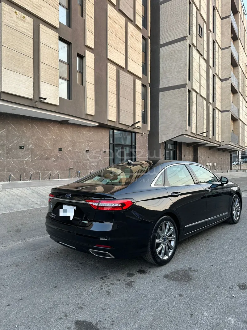 2021 فورد توروس تايتينيوم