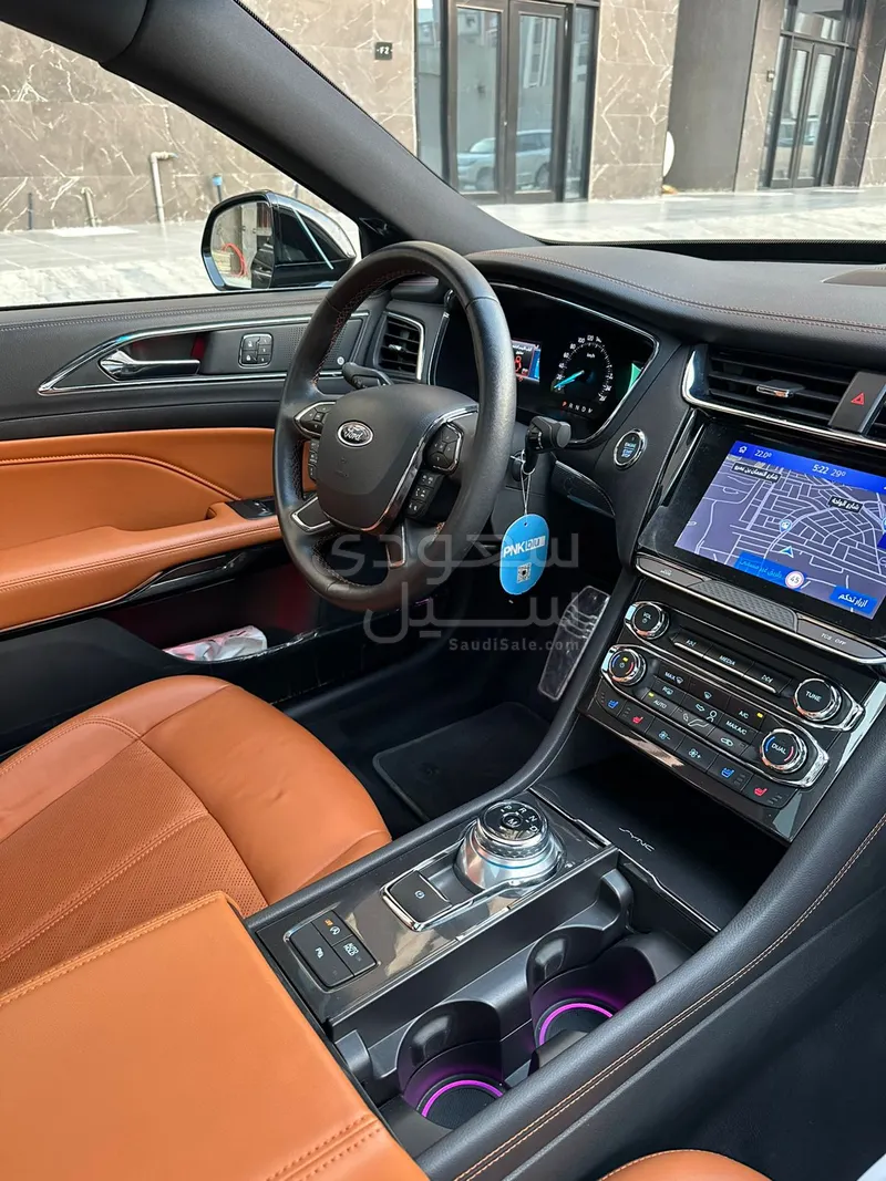 2021 فورد توروس تايتينيوم