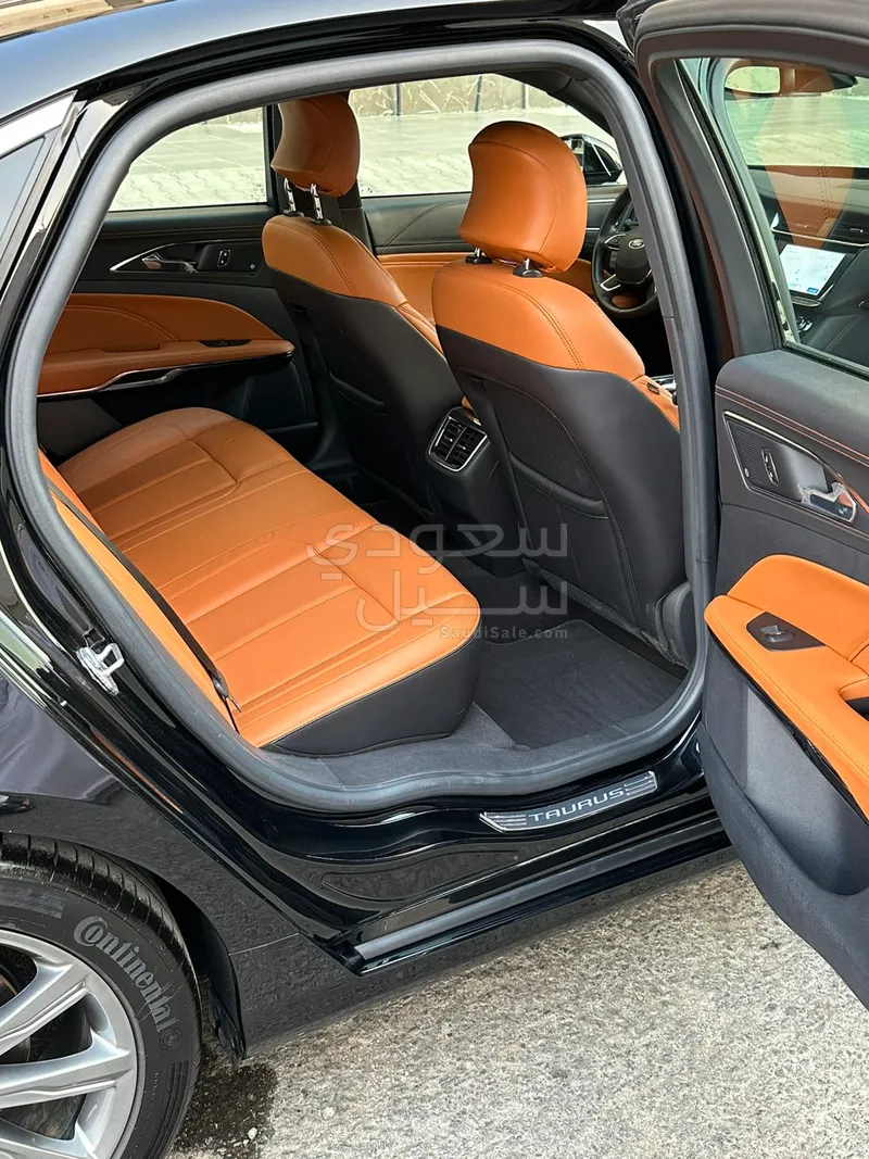 2021 فورد توروس تايتينيوم