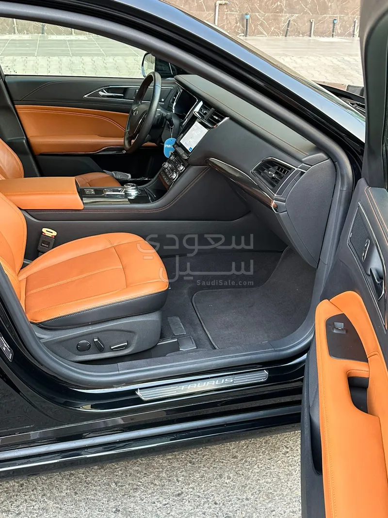 2021 فورد توروس تايتينيوم