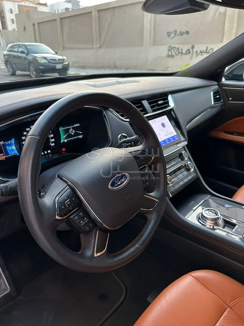 2021 فورد توروس تايتينيوم